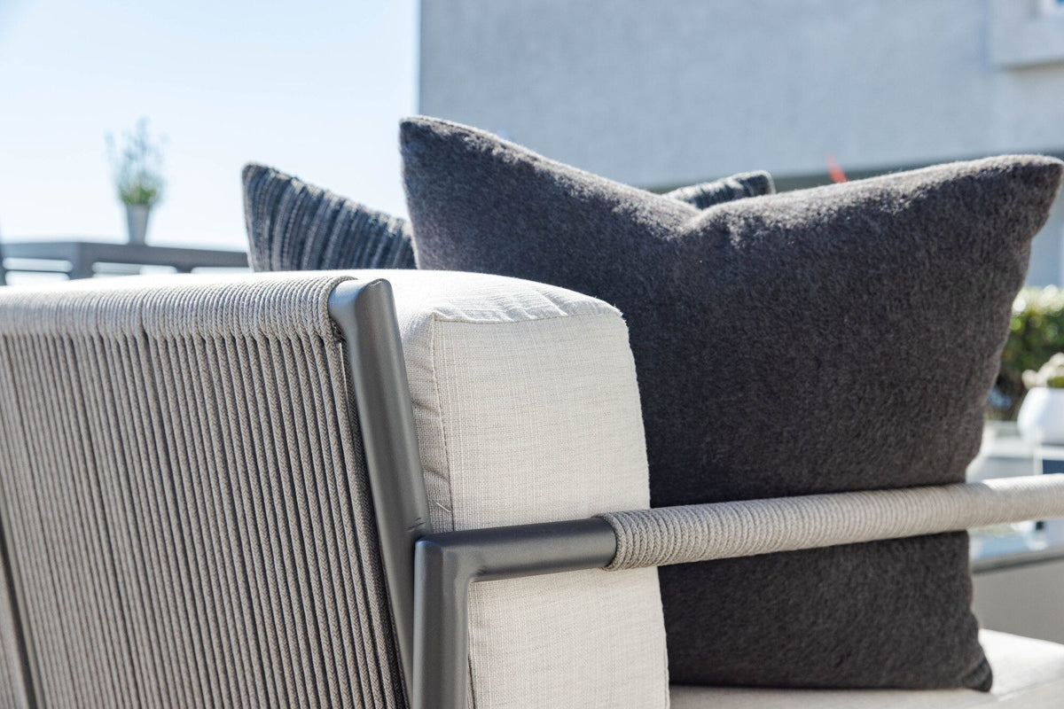 Pietra Loveseat in Echo Ash, No Welt