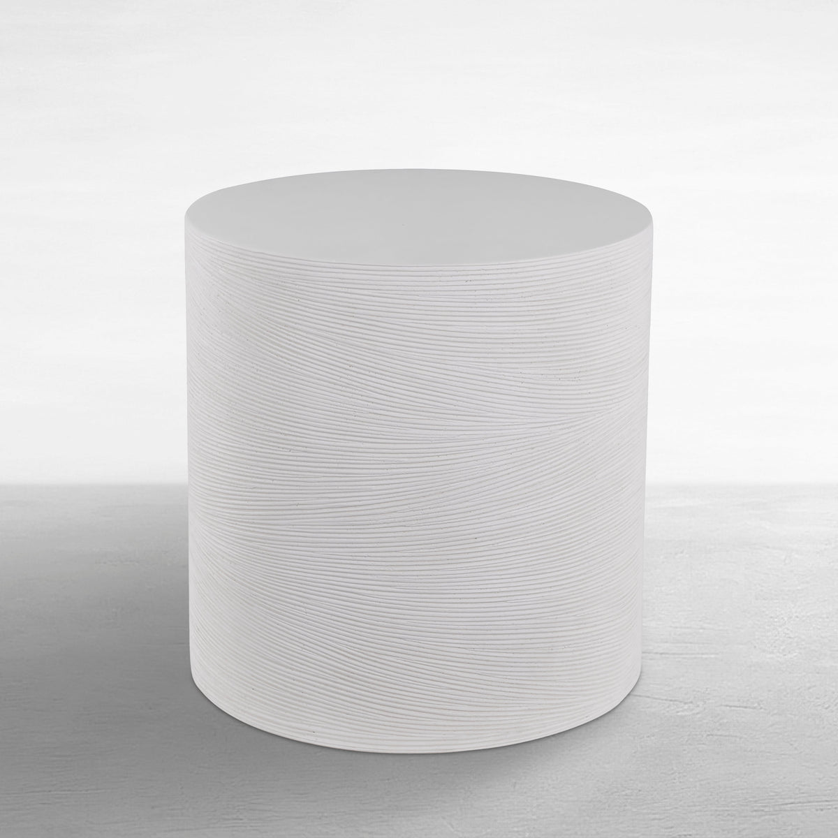 Caraway 20.5" Round Outdoor Pedestal Side Table
